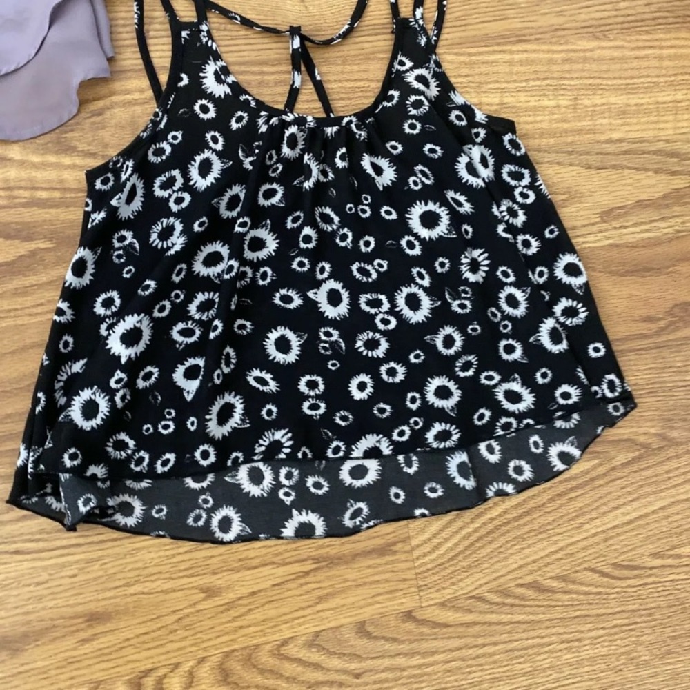 Crop Tops Purple AND Black/White - Picture 11 of 15